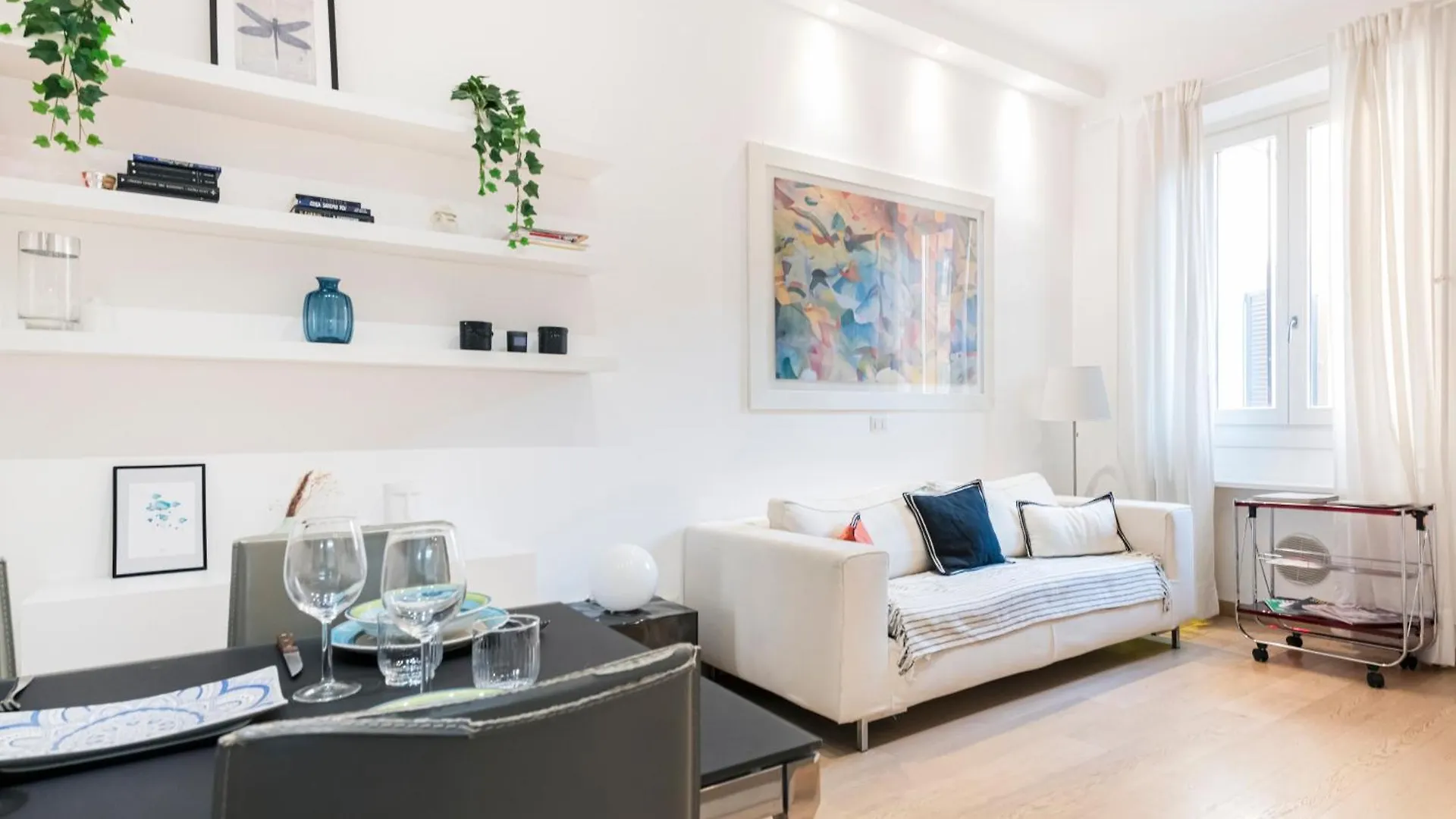 Easylife - Elegante Appartamento In Porta Romana 밀라노 0*,  이탈리아